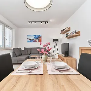Exclusive Teczowa With Underground Parking By Renters Apartmán
