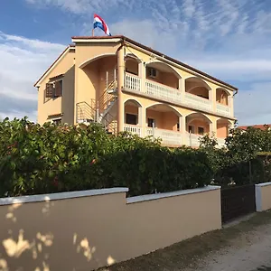 apartmani-lavanda-vrsi.hotelinzadar.com/